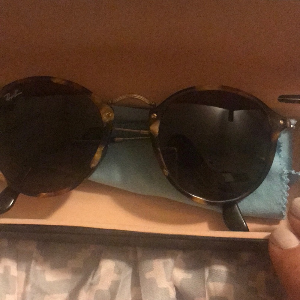 Raybans tortoise shell